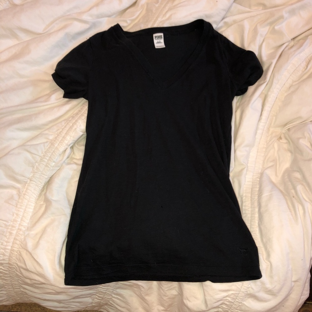 VS PINK ✧･ﾟV-NECK